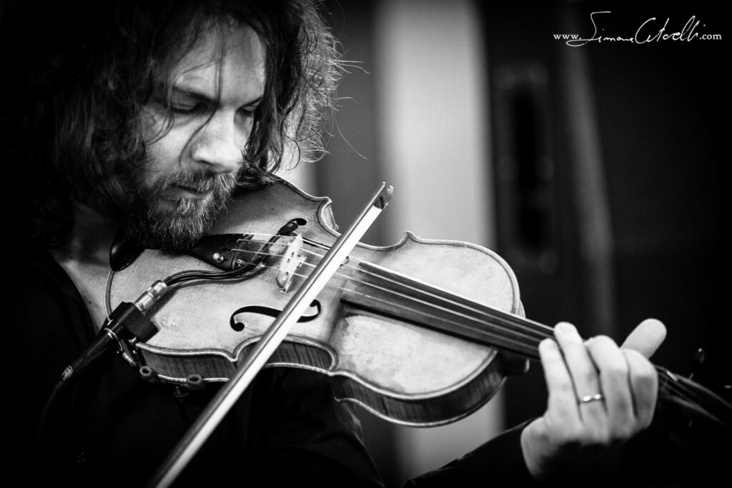 Biografía de Andrea Di Cesare: El innovador del violín electrónico italiano