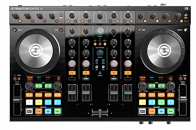 ¿Cuáles son los componentes principales de un controlador de DJ?